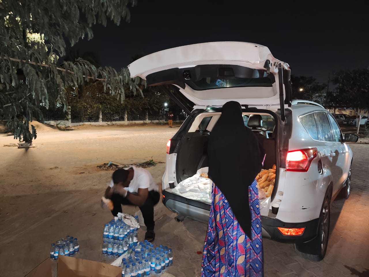 Distribution d'eau et de nourriture